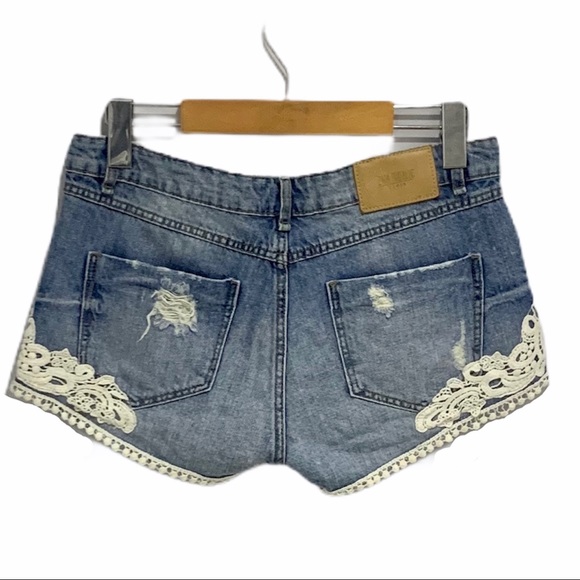 Zara Mid Rise Denim Crochet Shorts Blue Size 4 EUC - Picture 5 of 12